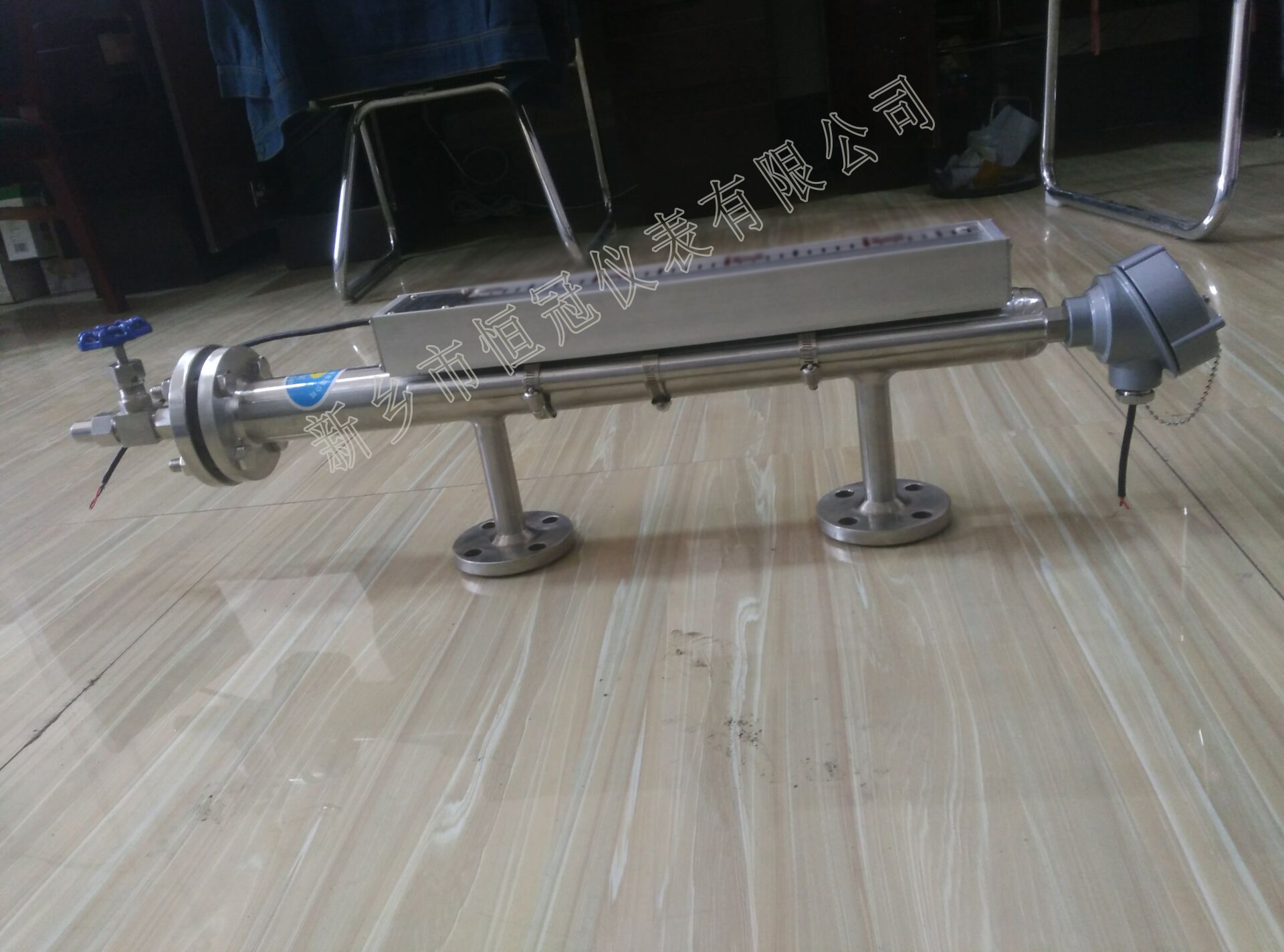 湖北訂制的磁敏電子雙色液位計防腐型已發(fā)貨，梁經理您保持手機暢通，以方便接收